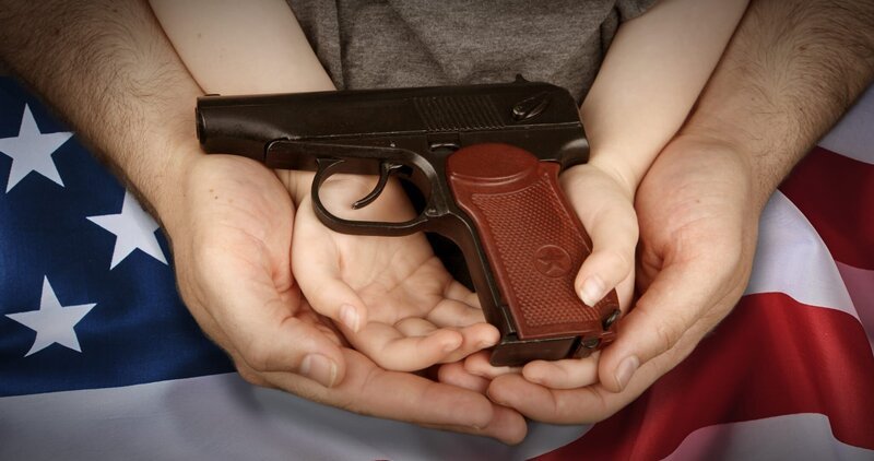 Das Tragen einer Schusswaffe gehört für viele US-Amerikaner zur eigenen Identität. – Bild: ZDF und Tobias Lenz