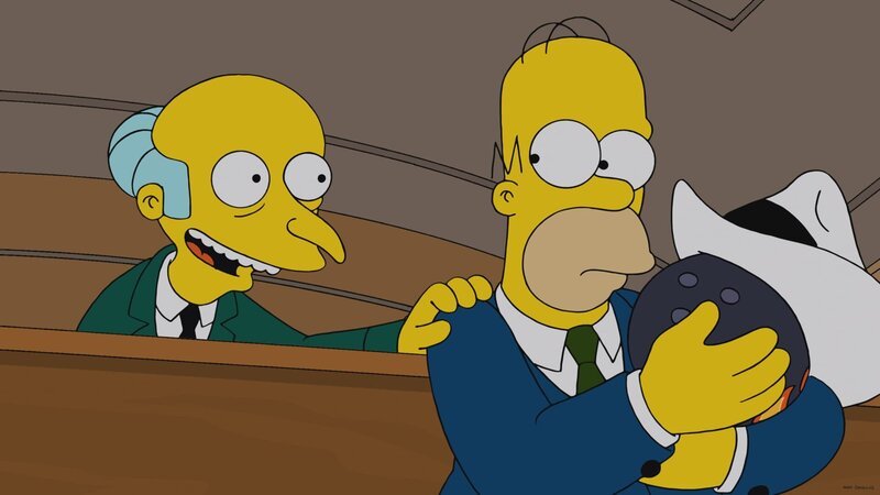 Nachdem Reverend Lovejoy auf der Beerdigung von Chip Davis darüber gesprochen hat, dass der Verstorbene einiges in seinem Leben bereut hat, kommen auch Mr. Burns (l.) und Homer Simpson (r.) ins Grübeln. – Bild: 2013 Twentieth Century Fox Film Corporation. All rights reserved. Lizenzbild frei