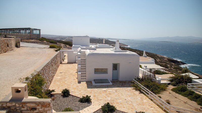 A beautiful traditional white blue house, presented to contributors during their house hunt in Paros, Greece, as seen on Mediterranean Life – Bild: 2018, Scripps Networks, LLC. All Rights Reserved.