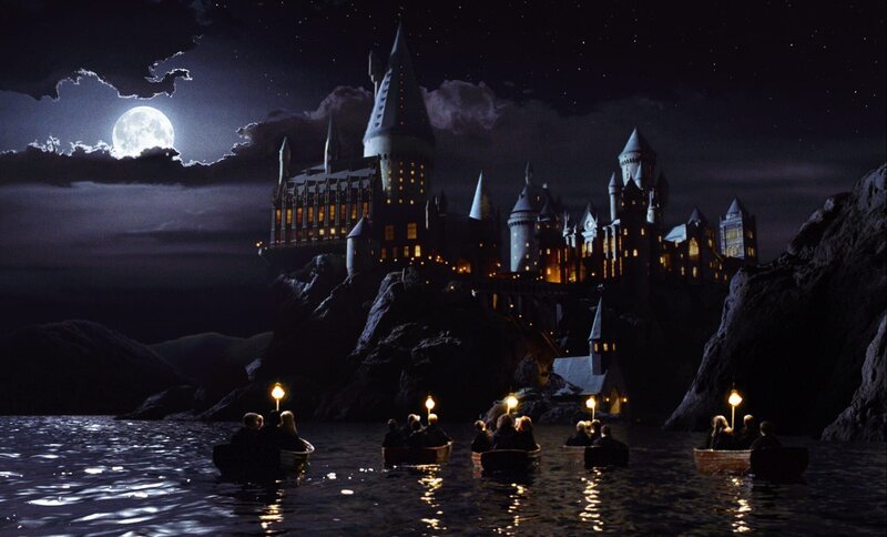 Hier lernt Harry Potter das Zaubern: die Zauberschule Hogwarts … – Bild: Warner Bros. Pictures Lizenzbild frei