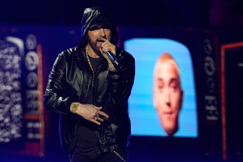 Die Heldenreise von Eminem ist einzigartig. Doch der Weg an die Spitze des Hip-Hop-Olymps ist geprägt von Missbrauch, Drogen und harten Tiefschlägen. – Bild: ZDF und Chris Pizzello.