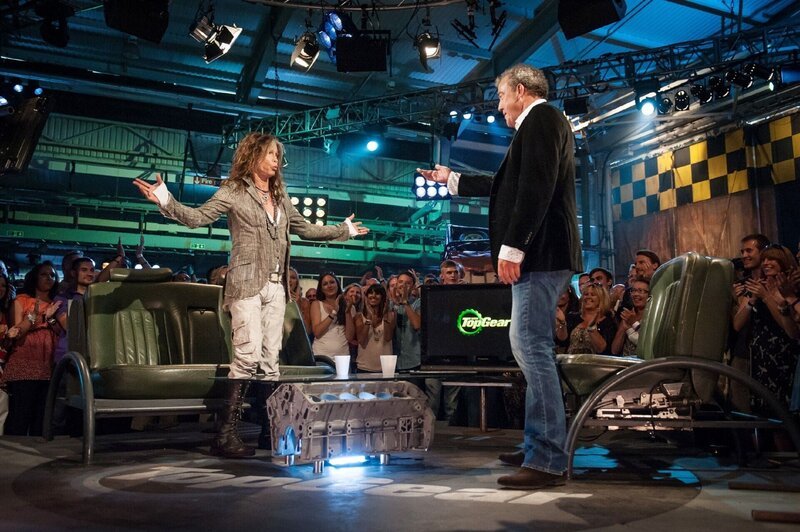 Steven Tyler (l.) und Jeremy Clarkson im Top Gear Studio. – Bild: RTL /​ BBC 2013
