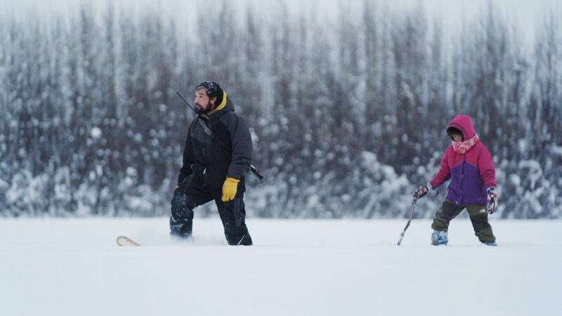 Tig Strassburg und seine Tochter jagen während der Wintersaison nach Nahrung. (National Geographic) – Bild: National Geographic
