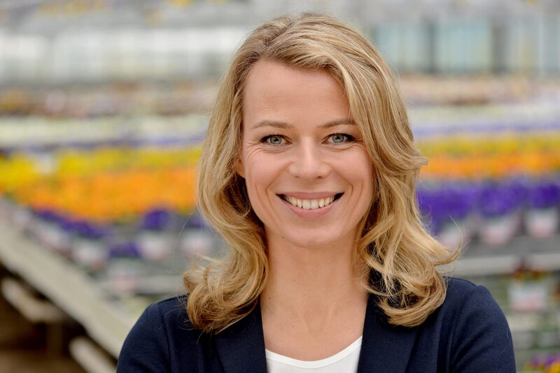 RUNDFUNK BERLIN-BRANDENBURG rbb Gartenzeit – Ulrike Finck Ulrike Finck ist Moderatorin der „rbb Gartenzeit“. Das Gartenmagazin im rbb Fernsehen bietet Großstädtern und Kleingärtnern Rat für Beet, Balkon oder Terrasse: sonntags, 18:00 Uhr, 14-täglich. ©rbb/​Oliver Ziebe, honorarfrei – Verwendung gemäß der AGB im engen inhaltlichen, redaktionellen Zusammenhang mit genannter rbb-Sendung bei Nennung „Bild: rbb/​Oliver Ziebe“ (S2+). – Bild: rbb/​Oliver Ziebe /​ rbb Presse & Information