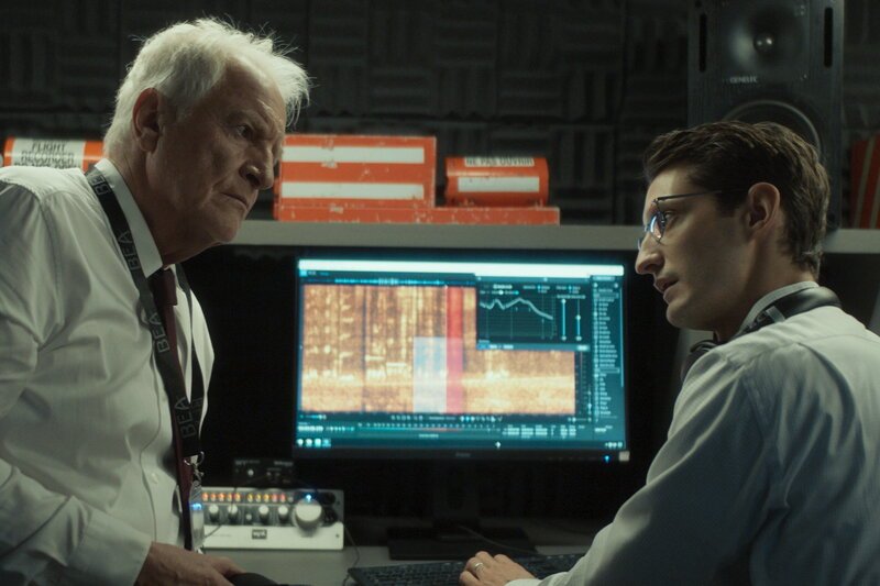 Black Box – Gefährliche Wahrheit André Dussollier als Philippe Rénier, Pierre Niney als Mathieu Vasseur SRF/WY Productions/24 25 FILMS /STUDIOCANAL/FRANCE 2 CINEMA/PANACHE Productions – Bild: SRF2 Black Box – Gefährliche Wahrheit André Dussollier als Philippe Rénier, Pierre Niney als Mathieu Vasseur SRF/WY Productions/24 25 FILMS /STUDIOCANAL/FRANCE 2 CINEMA/PANACHE Productions – Bild: SRF2
