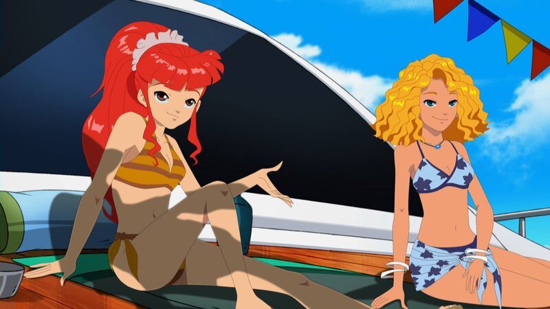 Rikki (li.) und Emma genießen den Tag auf Byrons Yacht. Sie müssen nur vorsichtig sein, damit sie nicht mit Wasser in Berührung kommen, denn sonst verwandeln sie sich in Meerjungfrauen. – Bild: ZDF/​Les Cartooneurs Associés
