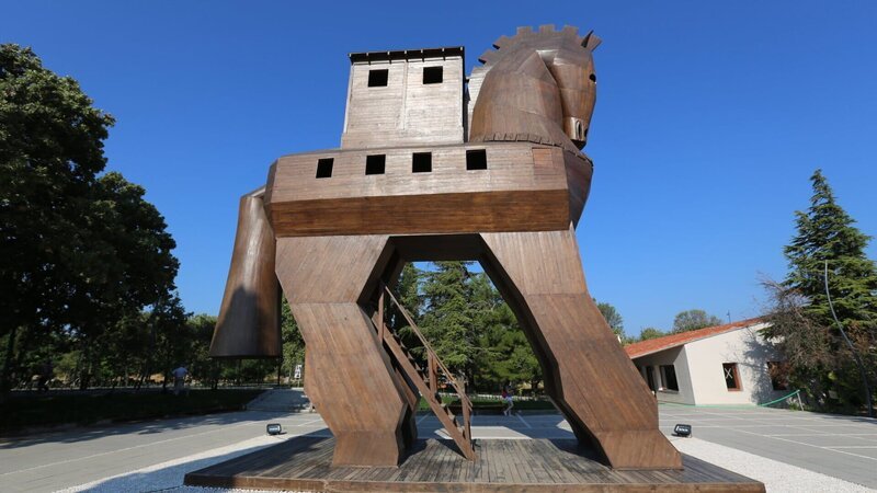 Das Trojanische Pferd: Fakt oder Fiktion? Wissenschaftler rekonstruieren die antike Waffe. – Bild: ZDF und Earth Touch Distribution./​Earth Touch Distribution