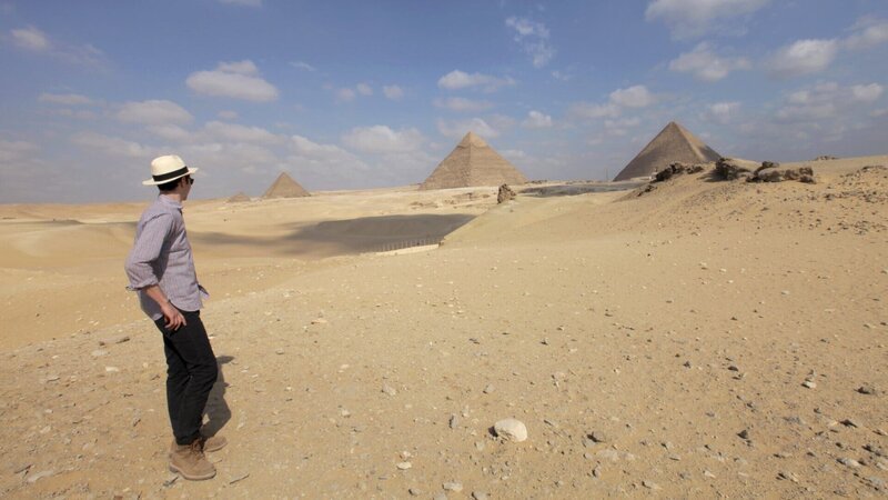 Begleiten Sie den Journalisten Alastair Sooke auf seiner Reise zur großen Pyramide von Gizeh. – Bild: ZDF und Tim Dunn/​Tim Dunn