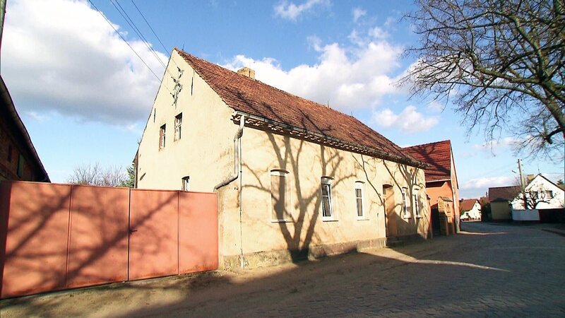 Dieses Haus in Grochwitz gibt es für schlappe 30.000 Euro zu kaufenDieses Haus in Grochwitz gibt es fĂĽr schlappe 30.000 Euro zu kaufen – Bild: RTL Zwei