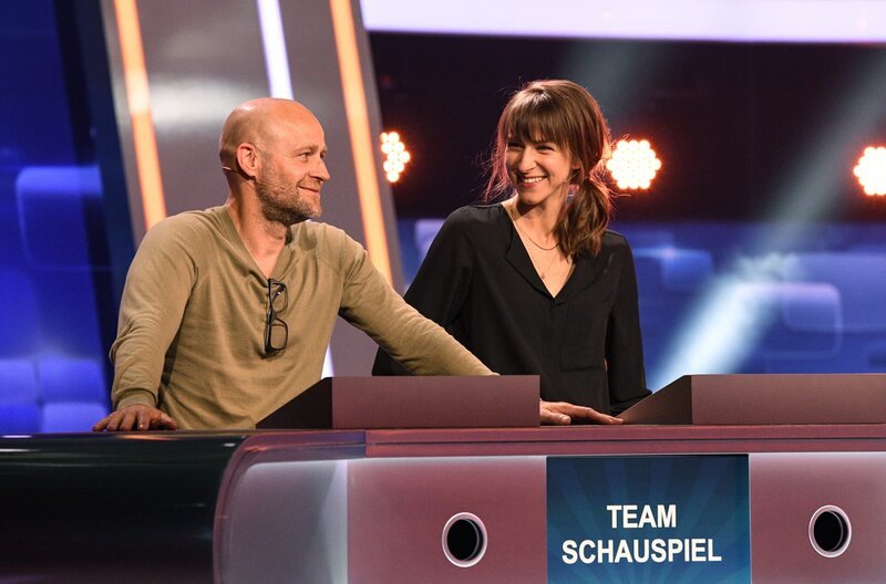 Die Kandidaten des Teams „Schauspiel“: Jürgen Vogel (l.), Schauspieler und Natalia Belitski (r.), Schauspielerin. – Bild: ARD/​Uwe Ernst