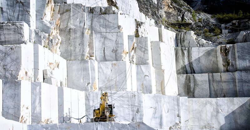 marble quarry – Bild: Massimo Santi/​Shutterstock
