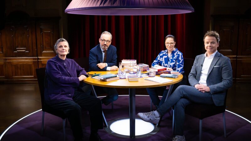 Von links: Iris Radisch, Jan Fleischhauer, Thea Dorn, Cornelius Pollmer – Bild: ZDF und Claudius Pflug./​Claudius Pflug