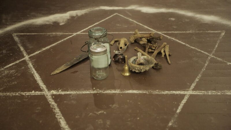 Trigger Objects for exorcism ceremony. – Bild: TLC