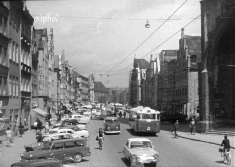 Die Altstadt von Landshut 1964 – damals noch mit Autoverkehr. – Bild: BR