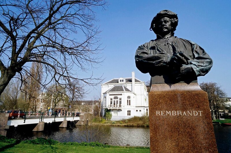 Einer der berühmtesten Maler des „Goldenen Zeitalters“ war Rembrandt van Rijn, geboren 1606 in der Stadt Leiden. – Bild: WDR/​picture alliance