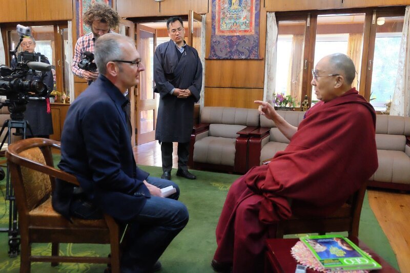 Florian Hanig hat den Dalai Lama im indischen Dharamsala zum Interveiw getroffen – Bild: MDR