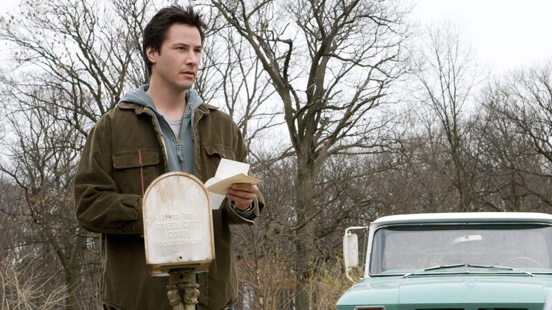 Der junge Architekt Alex Wyler (Keanu Reeves) zieht in ein Haus am See. Dort findet er einen rührenden Brief der Vormieterin.. – Bild: RTL Zwei