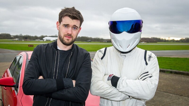 Episode 4 Picture Shows: Jack Whitehall and The Stig – Star in the Reasonably Priced Car – Bild: RTL /​ BBC Worldwide 2014