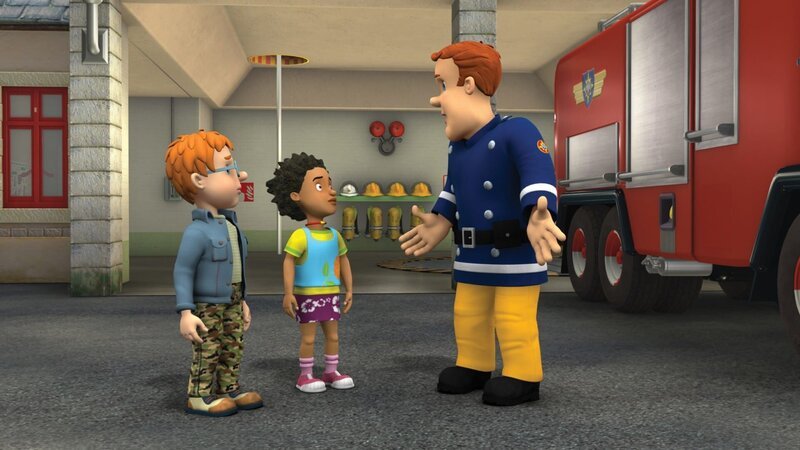 Mandy und Norman laden Feuerwehrmann Sam zu einem Feuerwerksshow ein. – Bild: KiKA