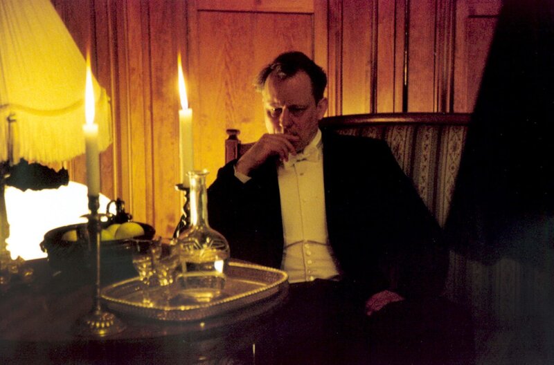 Taking sides - Der Fall Furtwängler – Bild: 2024 ARD/​Degeto /​ Dem Dirigenten Wilhelm Furtwängler (Stellan Skarsgård) wird nach dem Zweiten Weltkrieg von den Amerikanern vorgeworfen, dem NS-Regime gegenüber loyal gewesen zu sein.