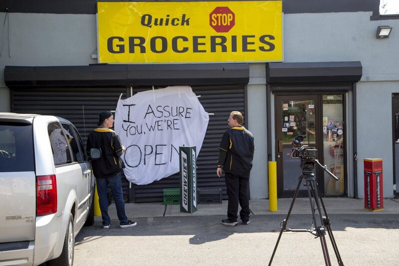 Clerks III – Bild: Redo Askew LLC /​ John Bayer Lizenzbild frei