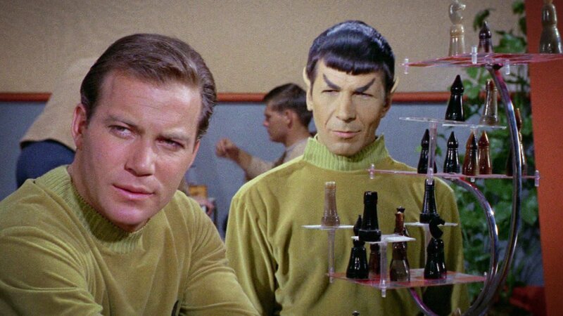 James Tiberius ‚Jim‘ Kirk (William Shatner, l.) und Mister Spock (Leonard Nimoy, r.) – Bild: Tele 5