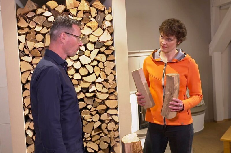 Gutes Brennholz ist wichtig für das Kaminfeuer. – Bild: BR/SWR Gutes Brennholz ist wichtig für das Kaminfeuer. – Bild: BR/SWR