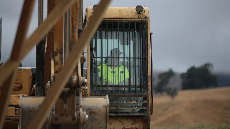Matt Dove using the digger. – Bild: Discovery Channel