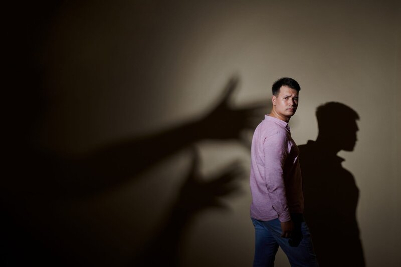 Max Leon (26) erlebte sexuelle Gewalt durch seinen Kinderpsychologen. – Bild: ZDF und Anna Ziegler.