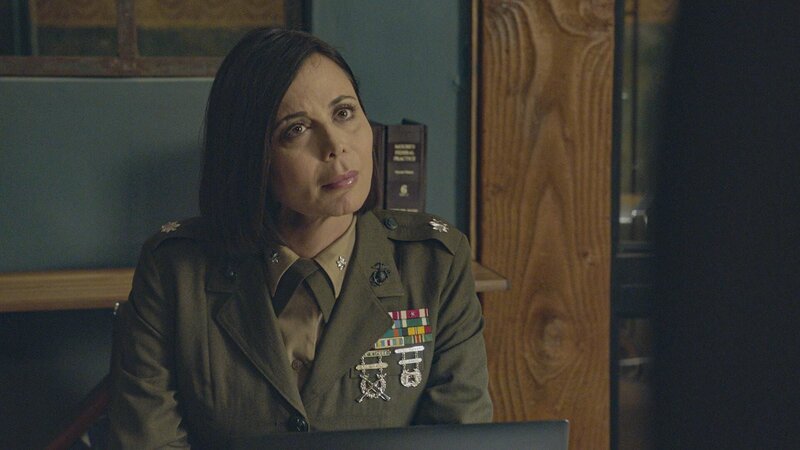 Catherine Bell (Marine Lieutenant Colonel Sarah „Mac“ MacKenzie) – Bild: 2020 CBS Broadcasting Inc. All Rights Reserved. Lizenzbild frei
