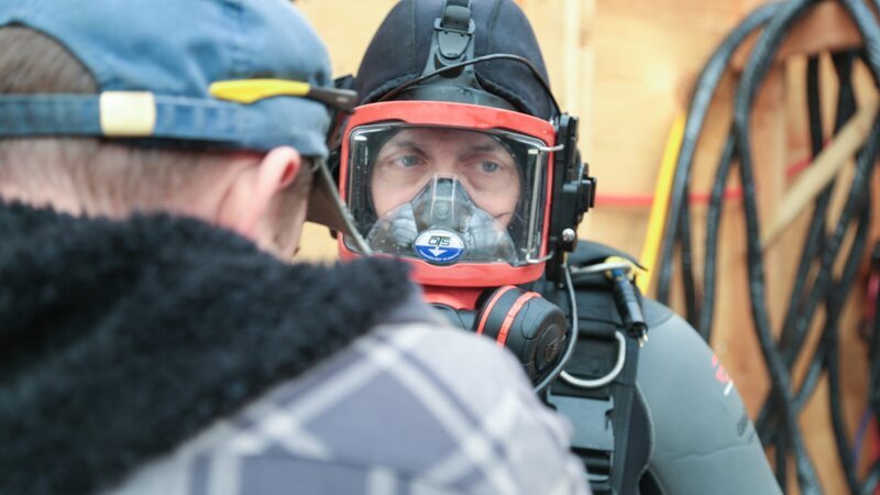 Daryl Galipeau getting ready to dive. – Bild: Discovery Communications /​ Tim Beers, Jr