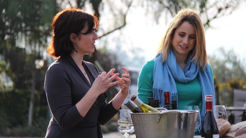 Debra and Nicole describe the wines and olive oils that owners Derek and Rhiannon Eddy and host Anthony Melchiorri are tasting, as seen on Travel Channel’s Hotel Impossible. – Bild: 2012, The Travel Channel, L.L.C. All rights Reserved.