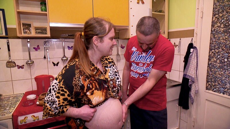 Jessica ist nach ihrem Frauenarzttermin erleichtert, denn mit dem Baby ist alles okay. – Bild: RTL Zwei