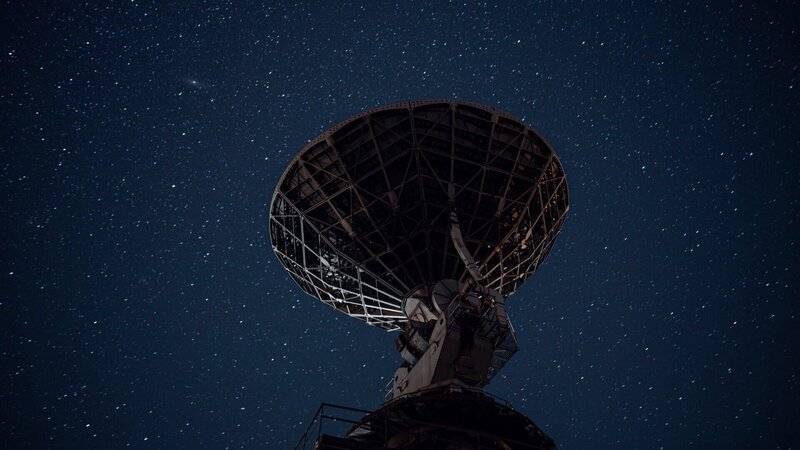 Mithilfe immer größerer Teleskope versucht die Menschheit das Universum zu begreifen. – Bild: ZDF und Flickapolitan pty Itd 2019./​Flickapolitan pty Itd 2019