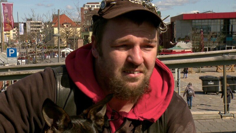 Paddy sucht weiter händeringend eine Wohnung in Leipzig. – Bild: RTL Zwei