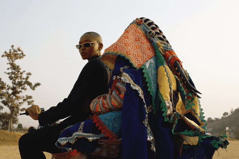 Masquerade Sheila Chiamaka Chukwulozie als Salewa SRF/​OUAT Media – Bild: SF1