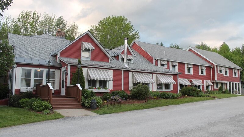 Exterior view of the Vermont Inn, as seen on Travel Channel’s Hotel Impossible. – Bild: 2012, The Travel Channel, L.L.C. All rights Reserved.
