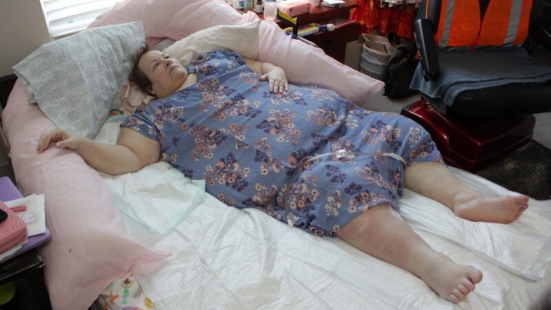 Janine lays in bed. – Bild: TLC /​ Discovery Communications, LLC