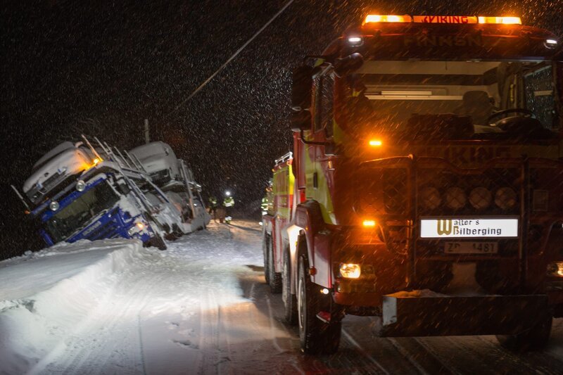 FINNSNES, Norway – LKW, der Autos von vorne transportiert. (Photo Credit: National Geographic Channels) – Bild: Copyright © The National Geographic Channel.