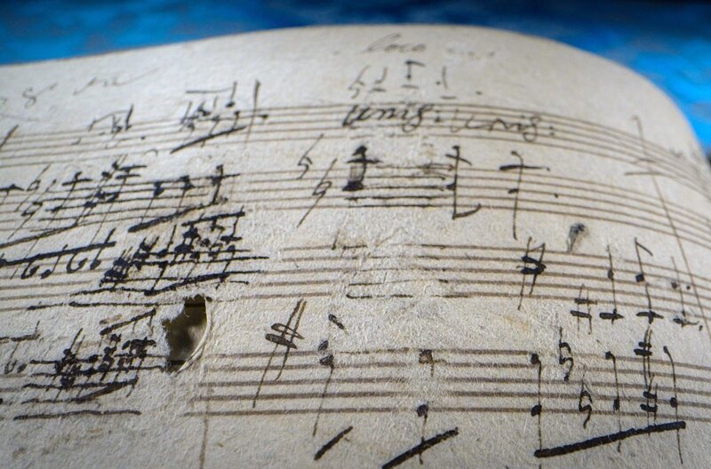 Originalpartitur der Neunten, ein Dokument, das von der UNESCO als erstes musikalisches Werk in das Weltdokumentenerbe aufgenommen wurde. – Bild: Accentus Music /​ © Accentus Music