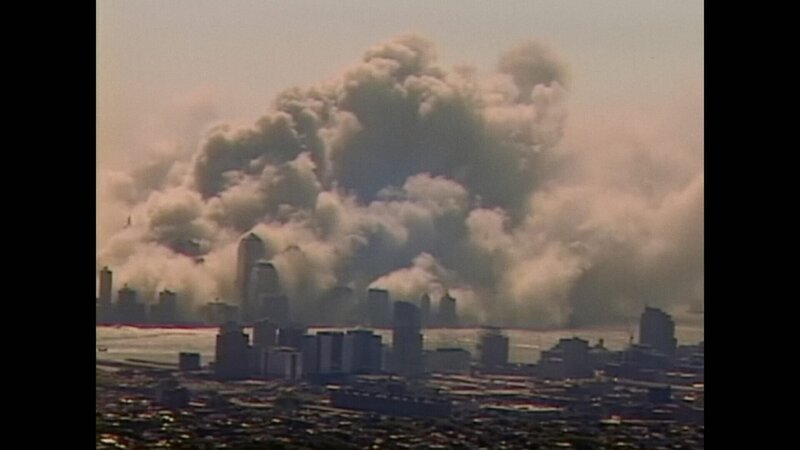Luftaufnahme einer Staubwolke über der Skyline von Manhattan. (Fox Archives) – Bild: Fox Archives /​ Fox Archives