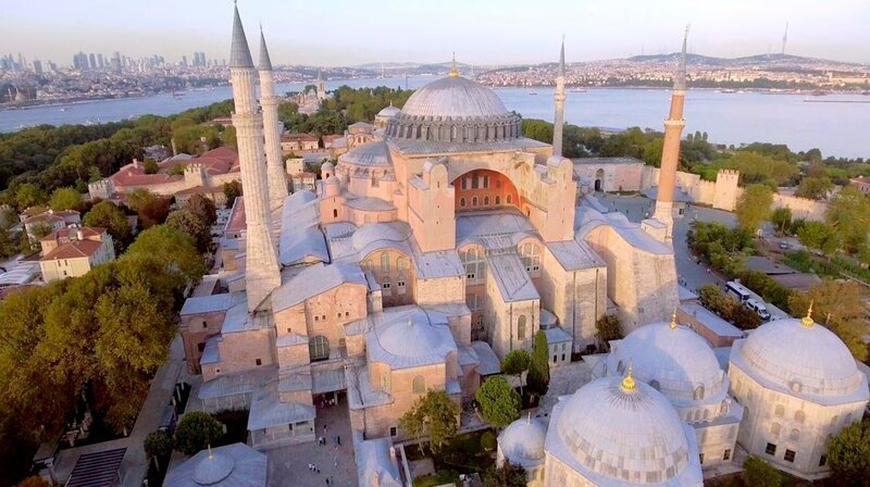 Großkirche, Moschee, Museum: Die Hagia Sophia im Herzen Istanbuls hat eine bewegte Geschichte hinter sich. – Bild: phoenix/​ZDF