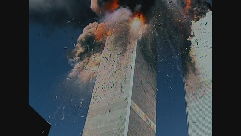 Das World Trade Center explodiert beim Einschlag eines Flugzeugs. (WPIX /​ Nexstar) – Bild: WPIX /​ Nexstar /​ WPIX /​ Nexstar