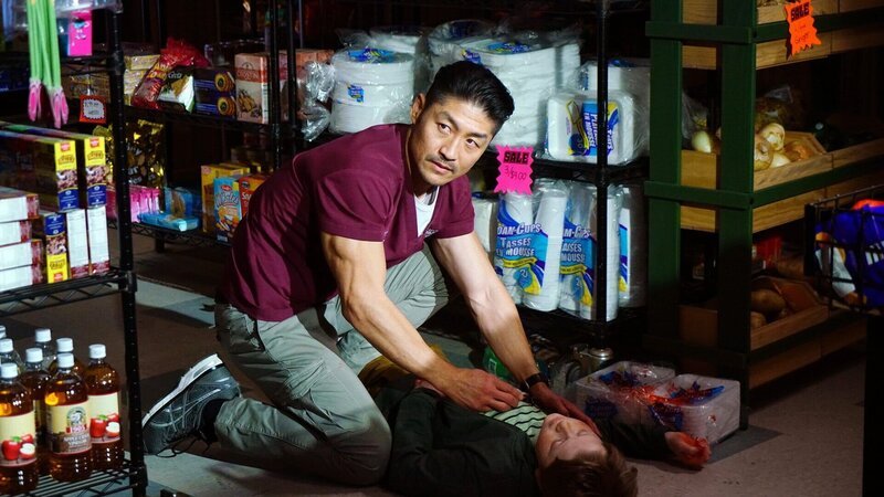 Rettung unter widrigsten Umständen: Brian Tee als Dr. Ethan Choi – Bild: SRF/​NBC Universal