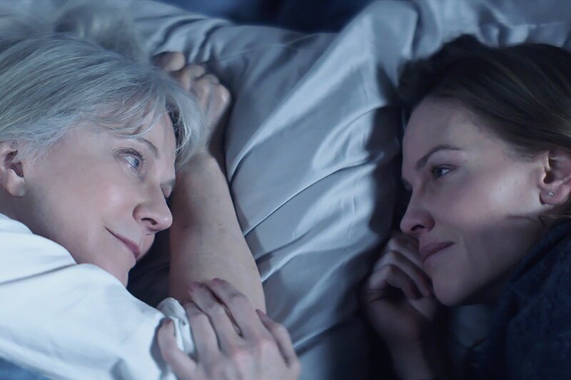 What They Had Blythe Danner als Ruth, Hilary Swank als Bridget SRF/2018 What They Had Film, LLC. – Bild: SF2 What They Had Blythe Danner als Ruth, Hilary Swank als Bridget SRF/2018 What They Had Film, LLC. – Bild: SF2