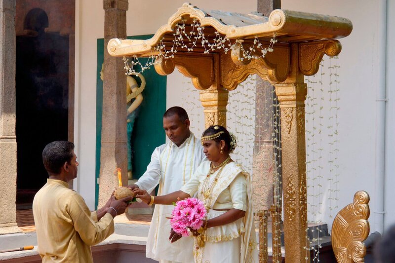 Traditionelle Hochzeitszeremonie in Kotte, Sri Lanka. – Bild: NDR/​BR/​Bewegte Zeiten GmbH/​Deborah Stöckle