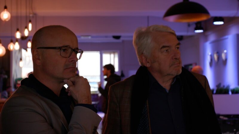 Karsten Schwanke und Manfred Broy (rechts) besuchen das Werk 1. Dort erhalten Start Ups Unterstützung beim Sprung in die neue digitale Wirtschaft. – Bild: BR/​WQ Media GmbH/​Klaus Hernitschek