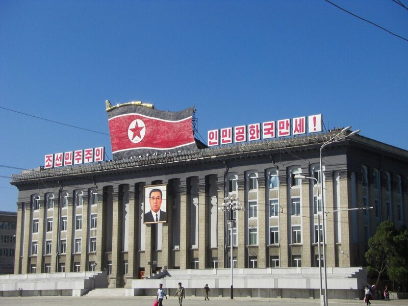Phenian North Korea Pyongyang Building Kim Il Sung Square – Bild: CC0 Creative Commons