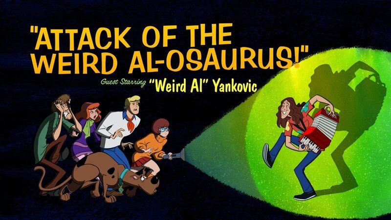 Scooby und die Gang treffen auf ihrem Road Trip auf ein Akkordeon-Camp, das von niemand anderem als Weird Al Yankovic geleitet wird. Als plötzlich ein riesiger Dinosaurier das Camp angreift, schreiten unsere Helden mutig zur Tat! – Bild: & ™ Warner Bros. Entertainment Inc.