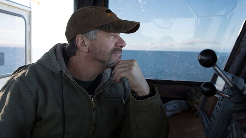 Hank looking out to the sea from the ship. – Bild: Trevor Hudson /​ Discovery Channel /​ Photo bank 32672_ep313_001 /​ Discovery Communications